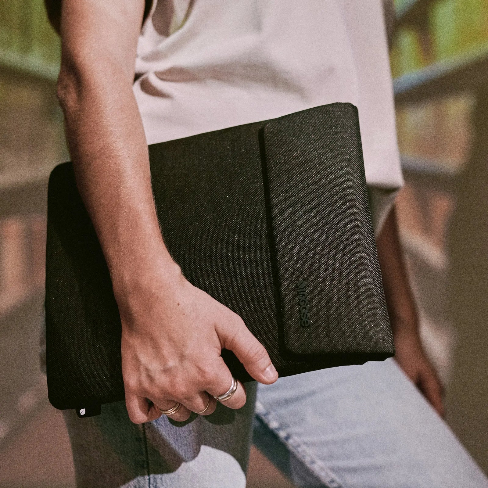 Incase Crosstown 11 英寸平板内胆包