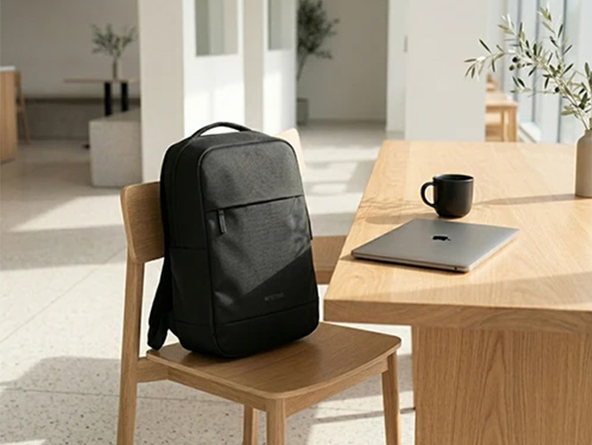 Incase Shift Backpack 25L 双肩背包封面